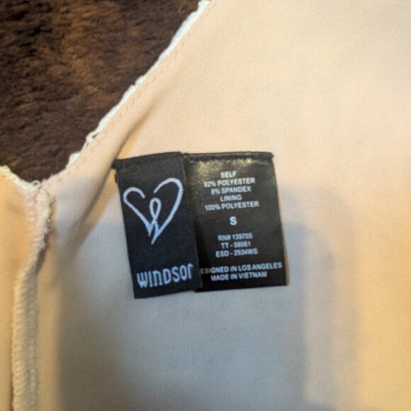 Windsor LIKE NEW Lace Mini Dress w/ Padded Bust - Picture 2 of 6